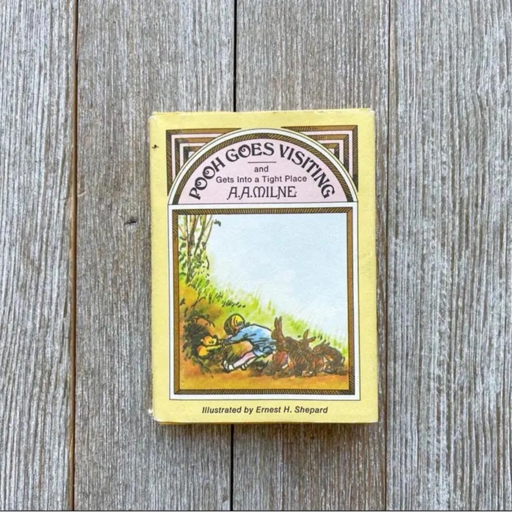 Pooh Goes Visiting and Gets Into a Tight Place | Mini Book | Hard to Find | 1968